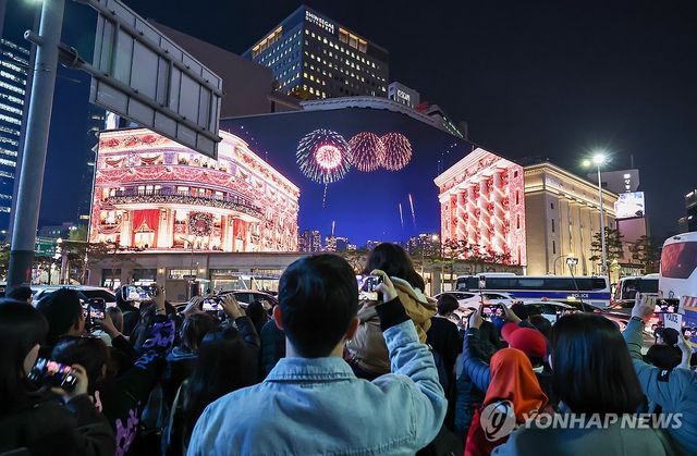 신세계백화점, '크리스마스 미디어아트' 공개