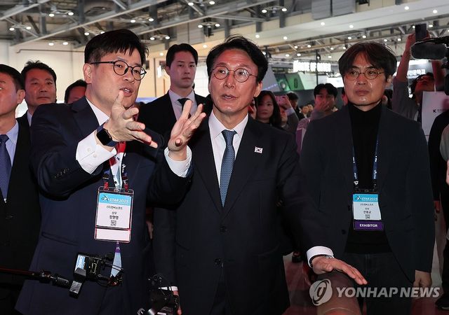 지스타 2025 찾은 김민석 국무총리