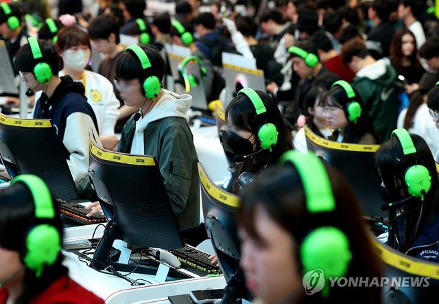 2025 지스타 개막…게임 삼매