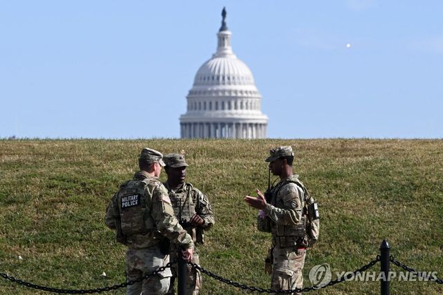 미국 연방의회 주변을 순찰하는 주방위군