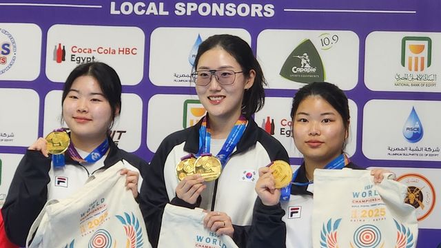 25ｍ 권총 단체전 금메달을 합작한 오예진, 양지인, 남다정(왼쪽부터)