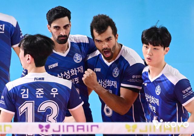 득점 후 기뻐하는 삼성화재 선수들