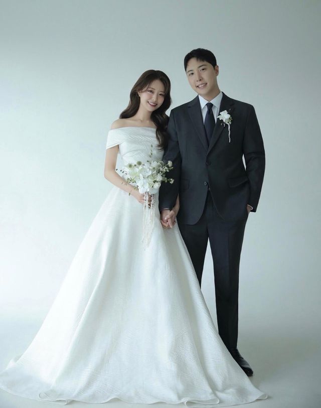 탁구 선수 임종훈(오른쪽)의 웨딩 사진