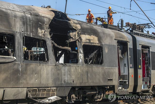 올해 8월 키이우에서 러시아 공습으로 파손된 기차