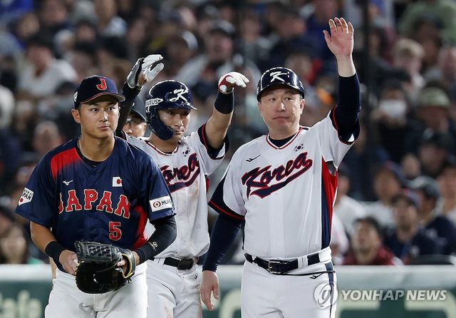 신민재의 적시타 세리머니