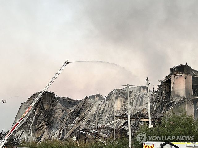 화재로 건물 붕괴된 천안 이랜드패션 물류센터