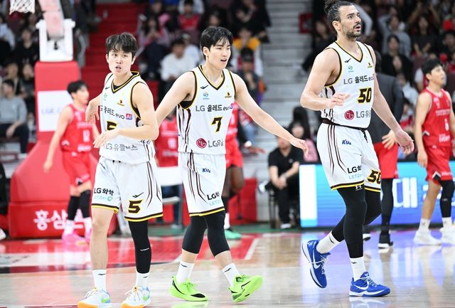 LG 최형찬(가운데)