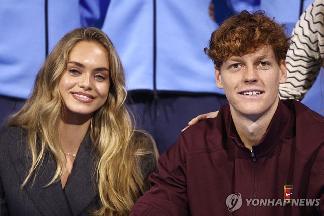 신네르(오른쪽)와 여자친구로 알려진 모델 라일라 하사노비치