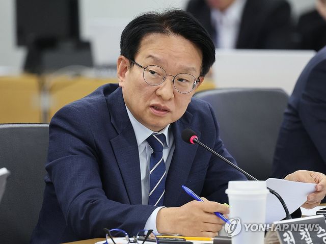 질의하는 권칠승 의원