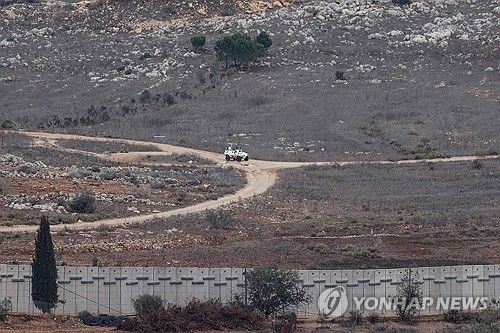 16일(현지시간) 레바논 남부서 순찰 중인 유엔평화유지군(UNIFIL) 차량