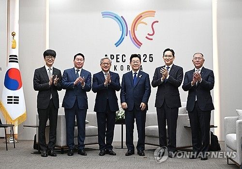 APEC서 재계 총수 만난 이재명 대통령 