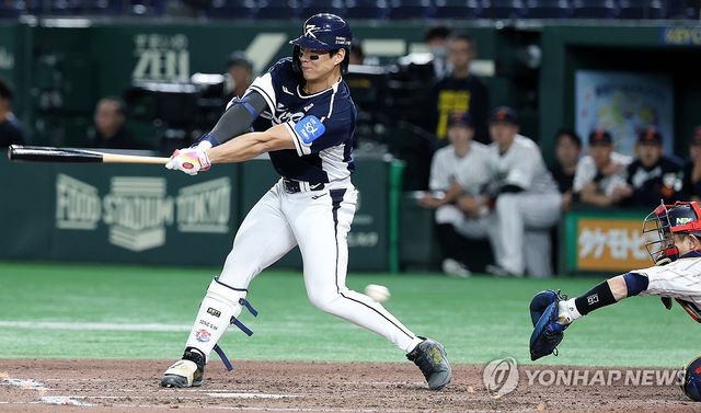 삼진아웃 당하는 송성문