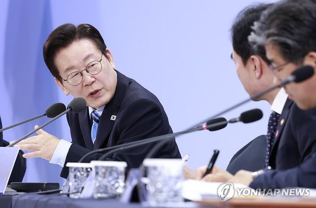 질문하는 이재명 대통령