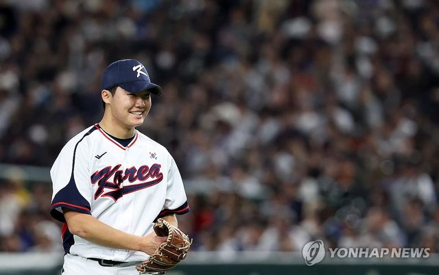 '무결점 피칭' 정우주의 미소