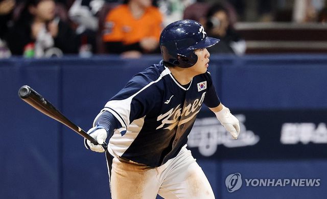 문현빈, 만루 찬스 2타점 적시타 폭발