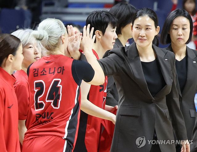 BNK 썸 홈 개막전 승리