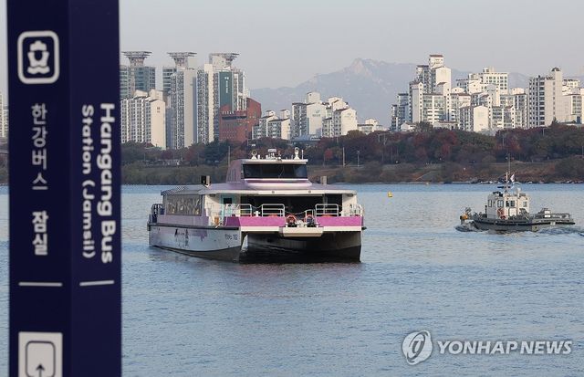 강바닥에 걸린 한강버스