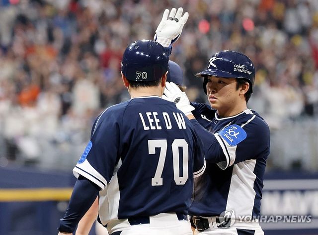 문현빈, 만루 찬스 2타점 적시타 폭발