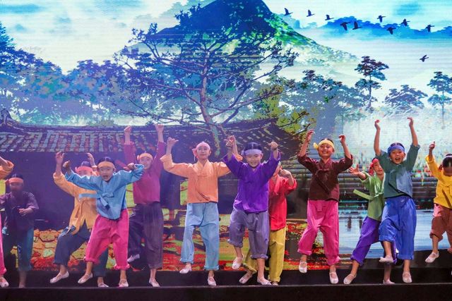 밀양아리랑예술단 '날 좀 보소' 공연