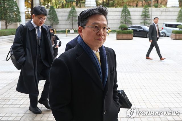 영장실질심사 출석하는 김선규 전 공수처 부장검사