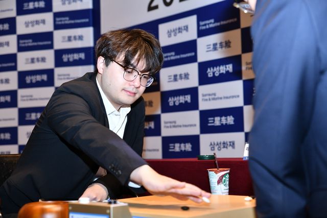 랴오위안허 9단이 삼성화재배에서 첫 우승을 차지했다.