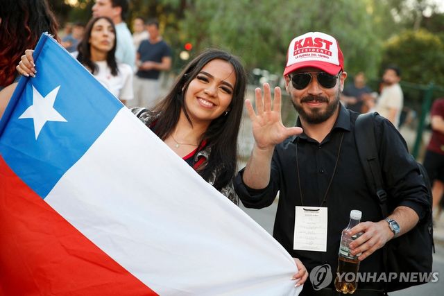 16일(현지시간) 미소 짓는 카스트 후보 지지자