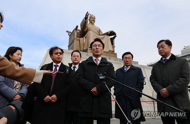 '감사의 정원' 공사 관련해 발언하는 김민석 국무총리