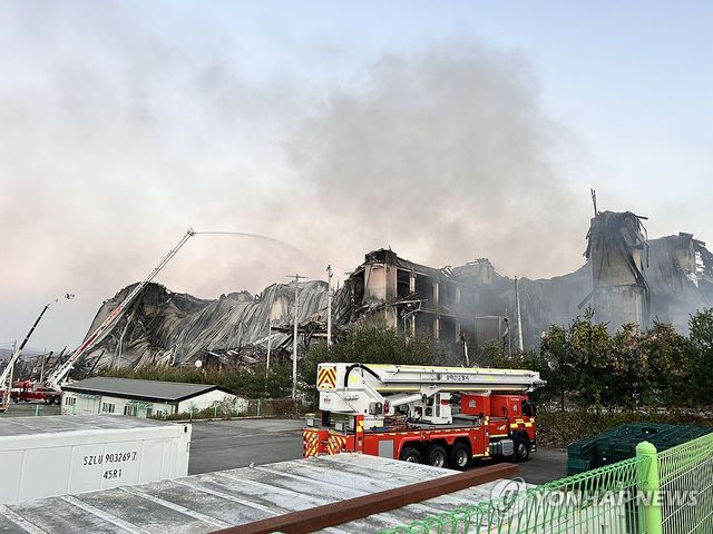 화재로 건물 붕괴된 천안 이랜드패션 물류센터