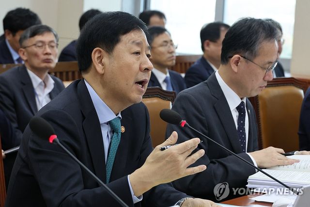 팩트시트 관련 답변하는 구윤철 부총리