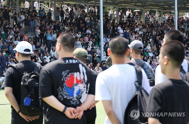 입영하는 장병들