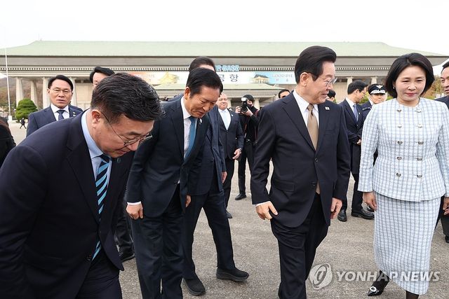 이재명 대통령 부부, G20 참석 계기 4개국 순방 출국