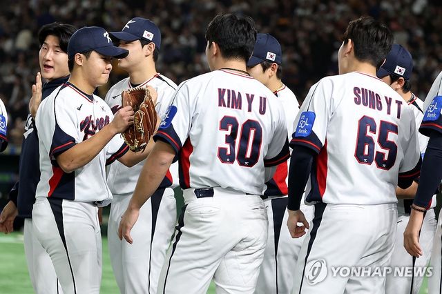 정우주, 1회 깔끔한 삼자범퇴