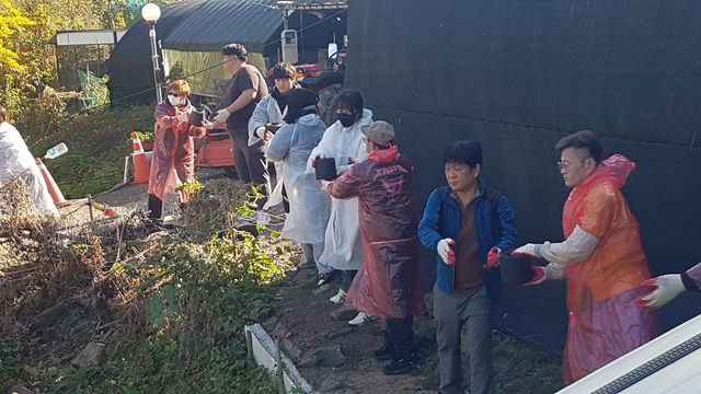울주군 봉사단체, 지역 취약계층에 연탄 300장 지원