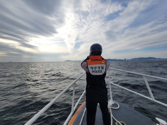 현장 수색하는 해경