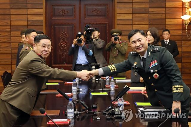 악수하는 양 수석대표