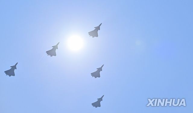 9월 열병식 당시 중국 베이징 상공의 전투기