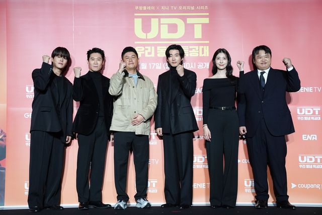 'UDT: 우리 동네 특공대' 출연진과 조웅 PD