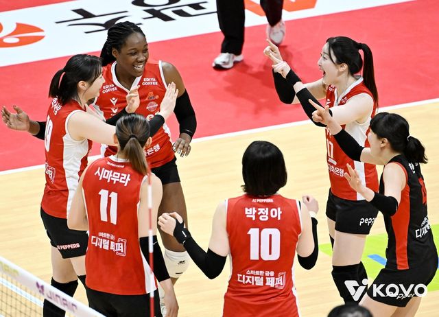 득점 후 기뻐하는 페퍼저축은행