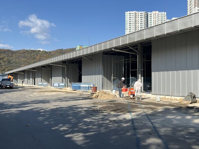 재건축 중인 청과동 건물