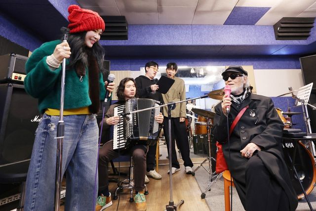 연습 중인 웅산(앞 좌)과 김준(앞 우)