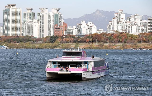 강바닥에 걸려 멈춰선 한강버스