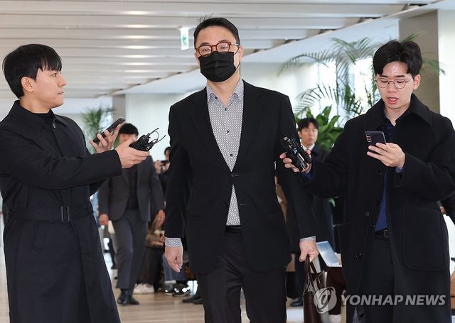 특검 출석하는 김진우