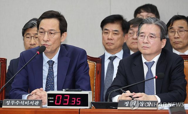 답변하는 우상호 대통령실 정무수석