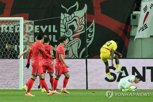 안전하게 공 지켜내는 송범근