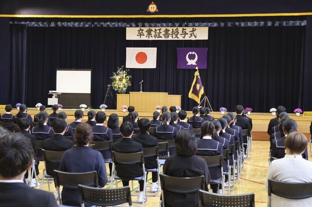 일본의 한 중학교 졸업식 모습 