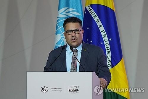 COP30에서 발언하는 매슈 사무다 자메이카 경제성장부 장관