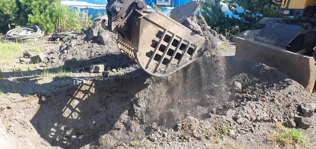 불법 매립한 폐석재