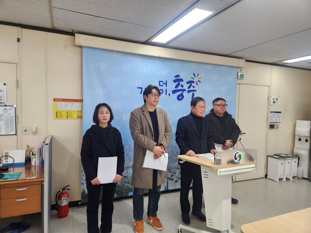 기자회견 하는 영우자원 관계자들