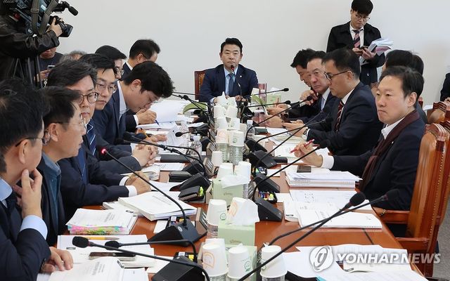 내년 예산안 세부심의...예산소위 가동