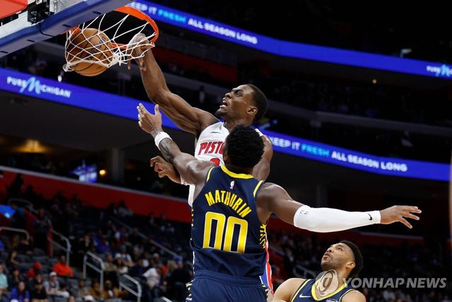 디트로이트 제일런 듀런의 덩크